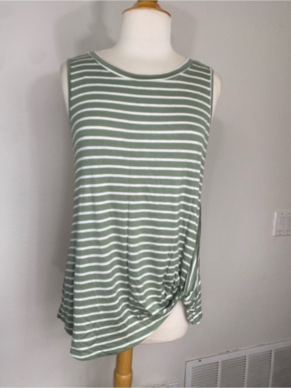 Emerald Women Sage White Striped Crew Stretch Tank Top Size Large Casual Coastal
